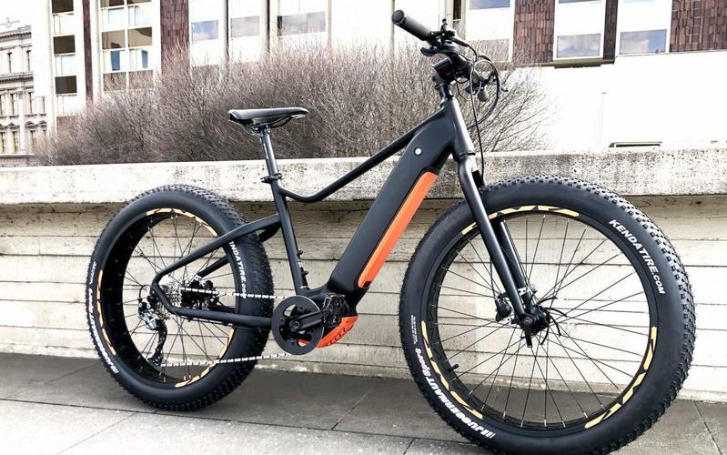 PrahaBike FAT TIRE e-bike