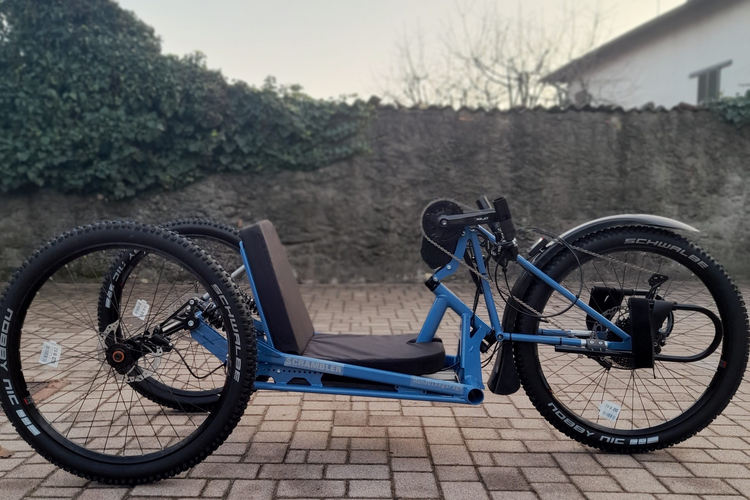 HAND BIKE GARAGE HAND BIKE