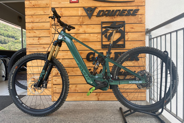 pivot shuttle lt team