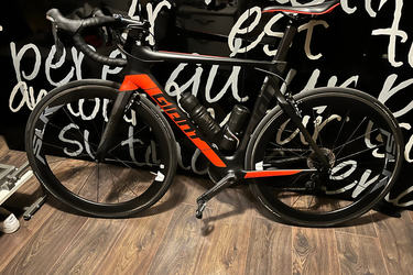 Giant Propel Advanced 1 + M Carbon/Red