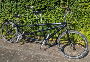 Zwei Plus Zwei Tour